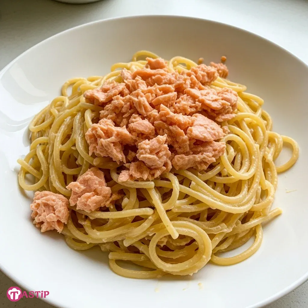 Salmon Sauce and Garlic Pasta